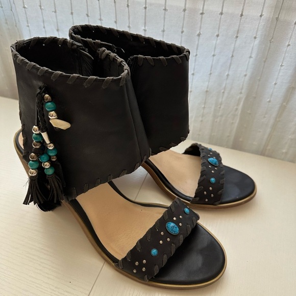 Very Volatile Shoes - Very Volatile Sandals Boho Chic Strap  Sz 10 . with turquoise accents . Made Usa